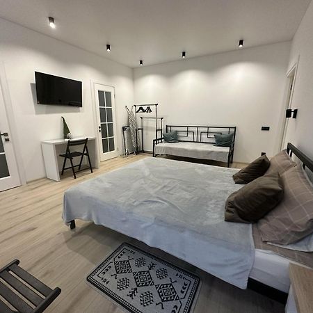 Soborna Apartment Rivne Bagian luar foto